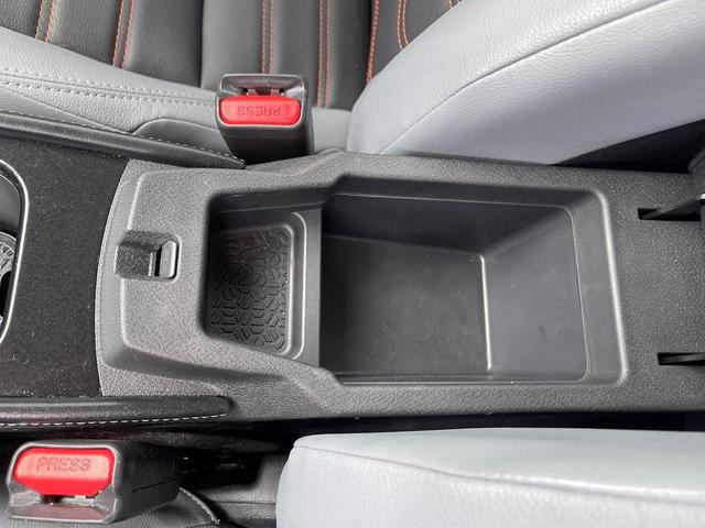 Photo of 2021 Gray Nissan Kicks