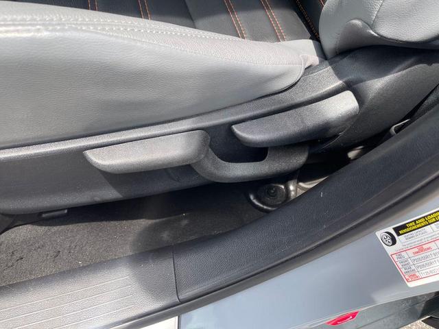 Photo of 2021 Gray Nissan Kicks