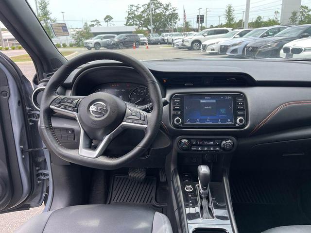 Photo of 2021 Gray Nissan Kicks