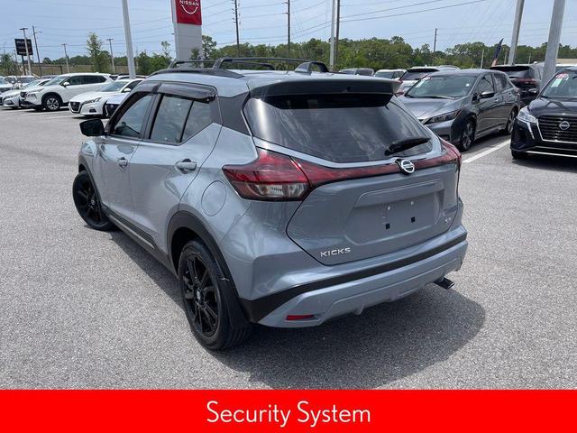Photo of 2021 Gray Nissan Kicks