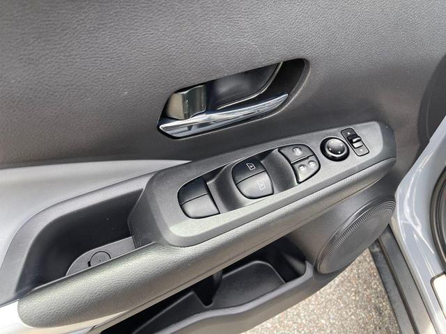 Photo of 2021 Gray Nissan Kicks