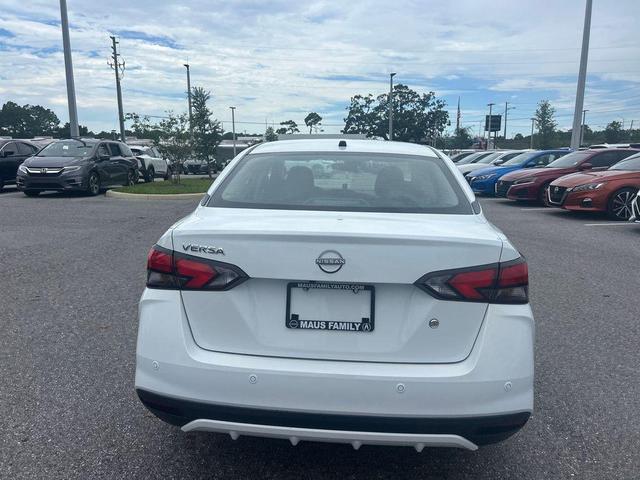 Photo of 2025 White Nissan Versa