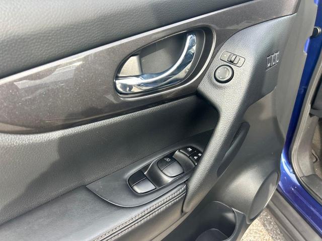 Photo of 2020 Blue Nissan Rogue