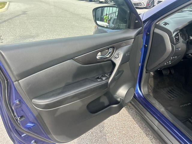 Photo of 2020 Blue Nissan Rogue