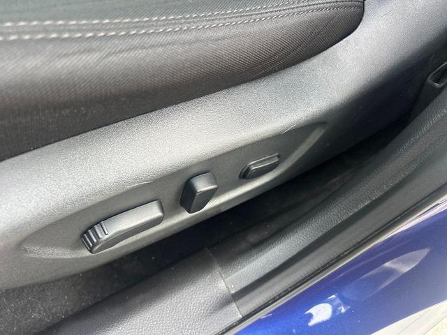 Photo of 2020 Blue Nissan Rogue