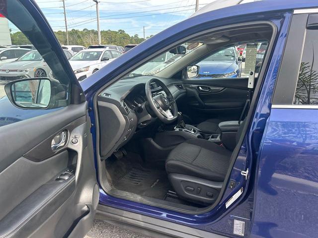 Photo of 2020 Blue Nissan Rogue