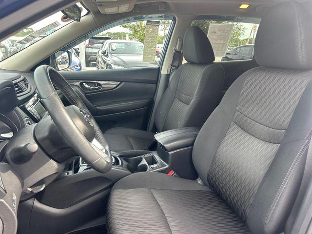 Photo of 2020 Blue Nissan Rogue