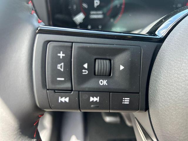 Photo of 2025 Brown Nissan Kicks