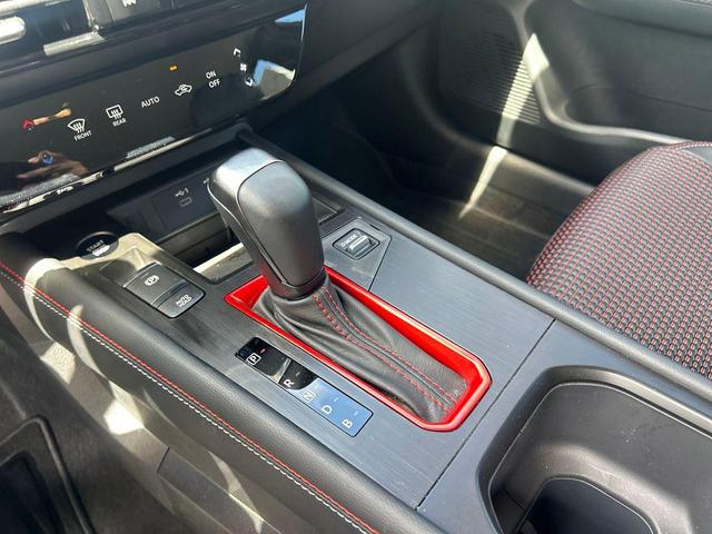Photo of 2025 Brown Nissan Kicks