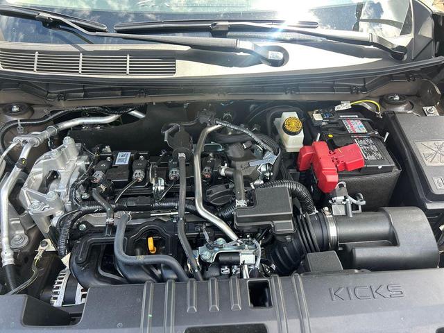 Photo of 2025 Brown Nissan Kicks