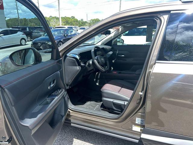 Photo of 2025 Brown Nissan Kicks
