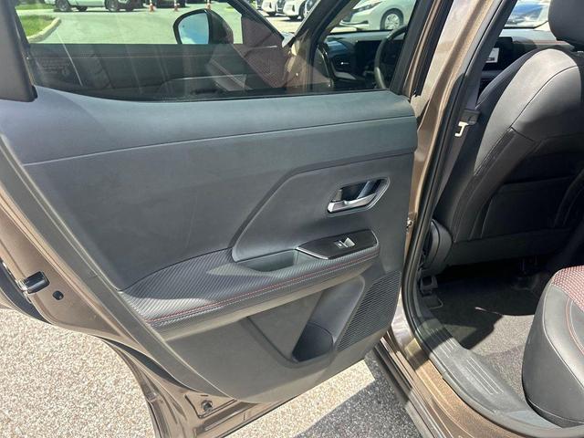 Photo of 2025 Brown Nissan Kicks