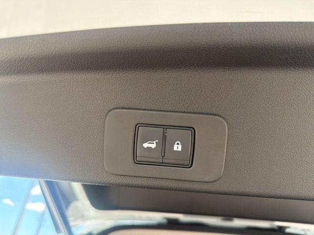 Photo of 2025 White Nissan Murano