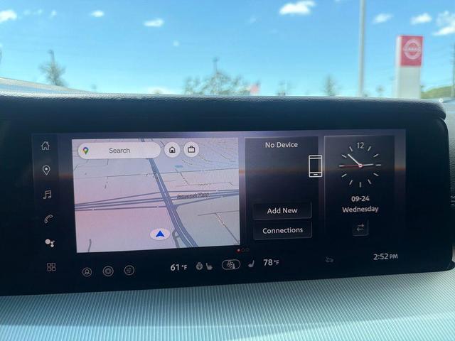 Photo of 2025 White Nissan Murano