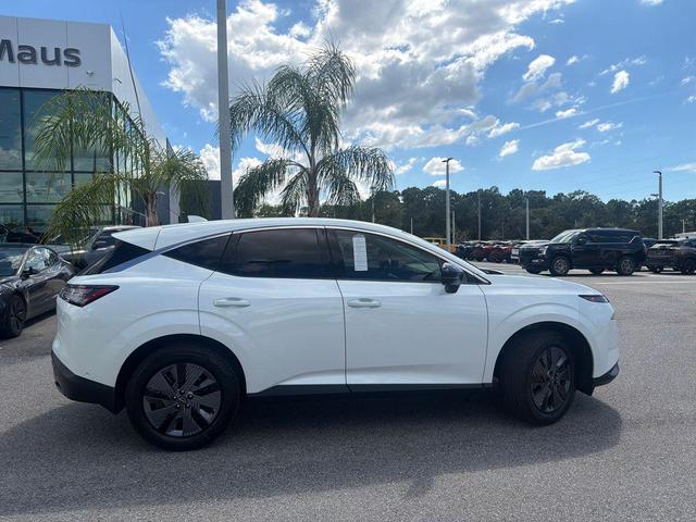 Photo of 2025 White Nissan Murano