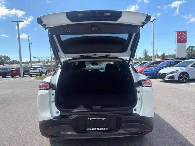 Photo of 2025 White Nissan Murano
