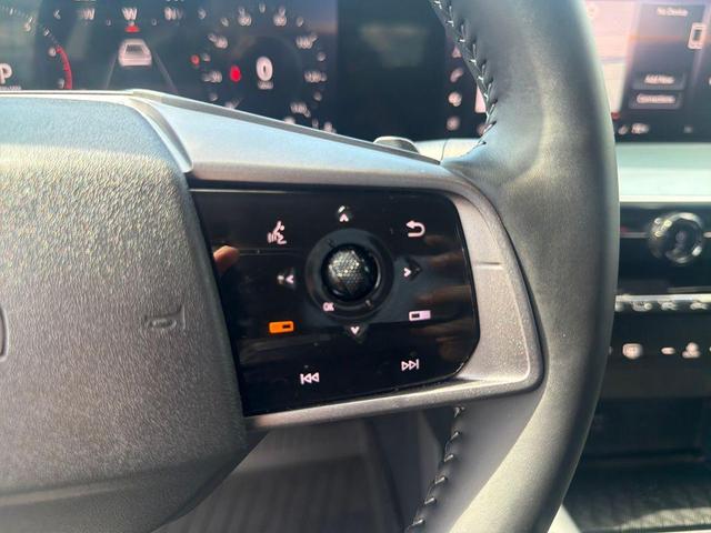 Photo of 2025 White Nissan Murano