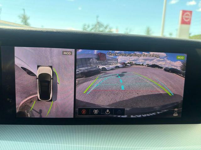 Photo of 2025 White Nissan Murano