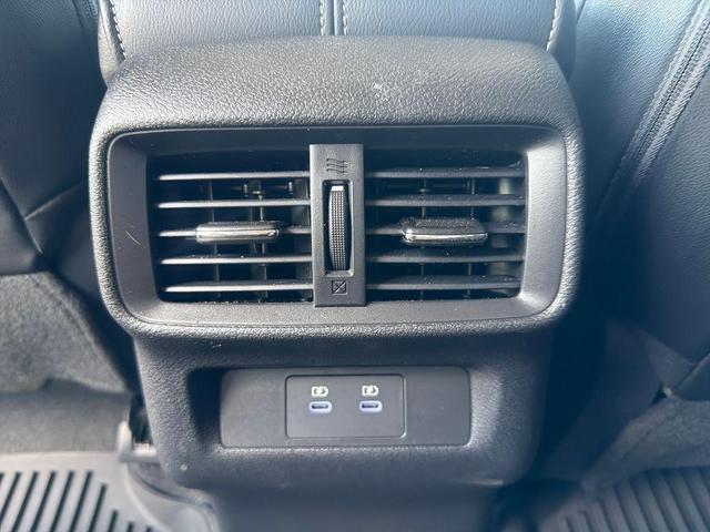 Photo of 2025 White Nissan Murano