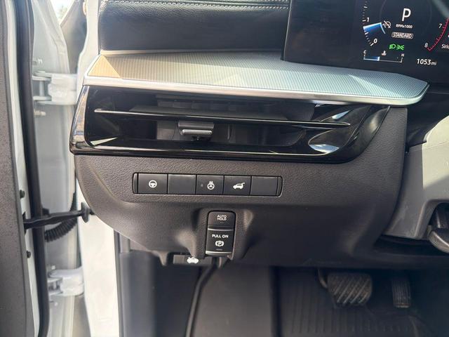 Photo of 2025 White Nissan Murano
