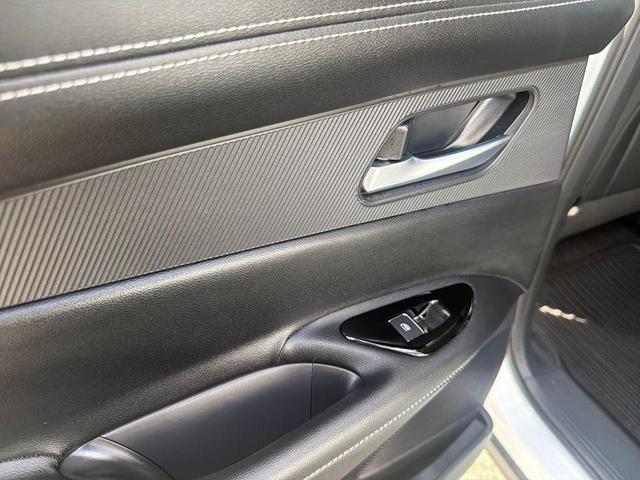Photo of 2025 White Nissan Murano