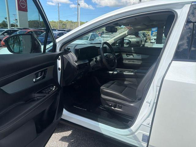 Photo of 2025 White Nissan Murano