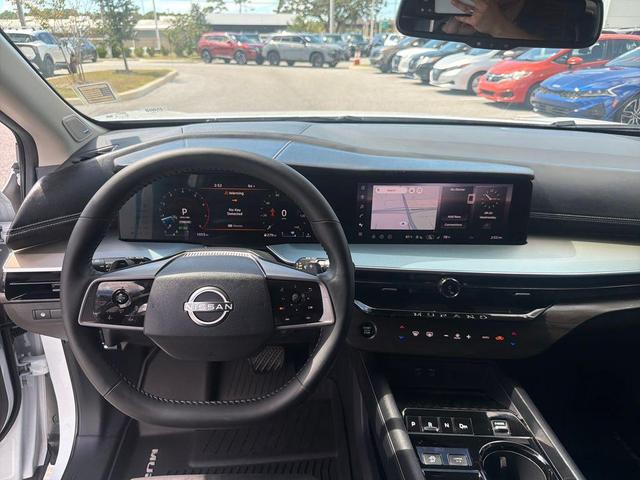 Photo of 2025 White Nissan Murano