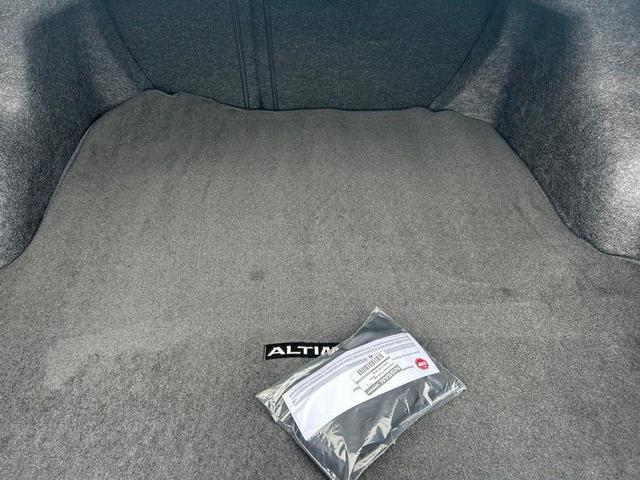 Photo of 2025 White Nissan Altima