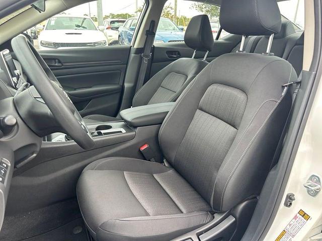 Photo of 2025 White Nissan Altima