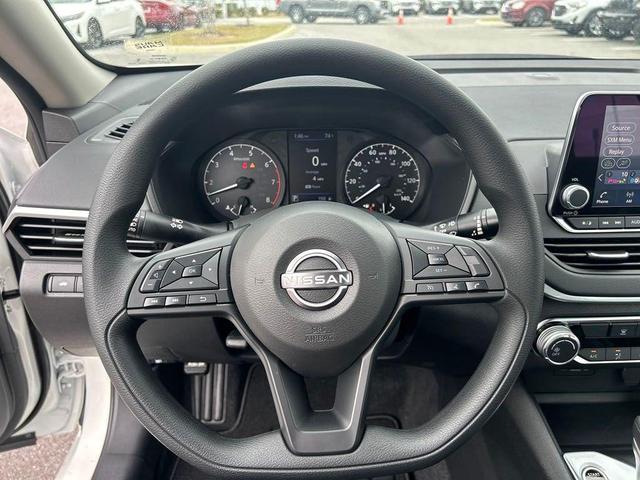Photo of 2025 White Nissan Altima