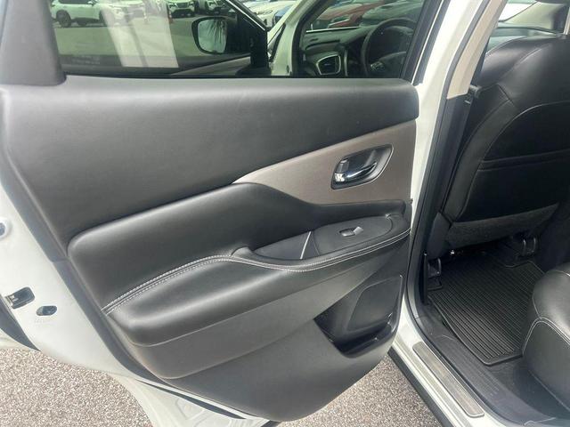 Photo of 2023 White Nissan Murano