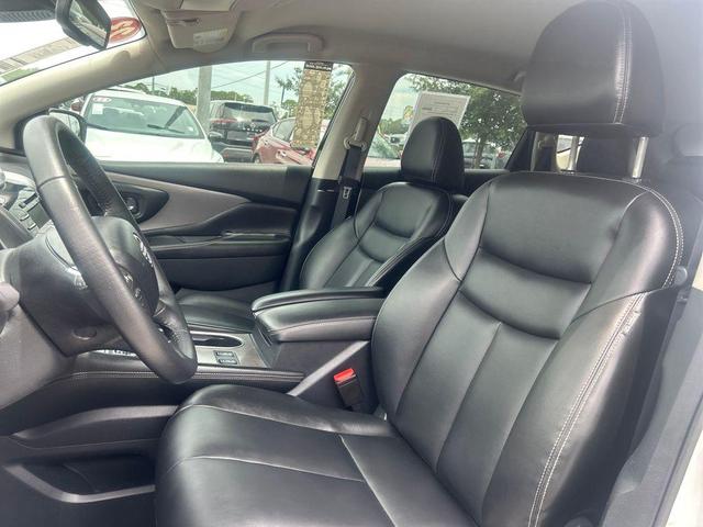 Photo of 2023 White Nissan Murano