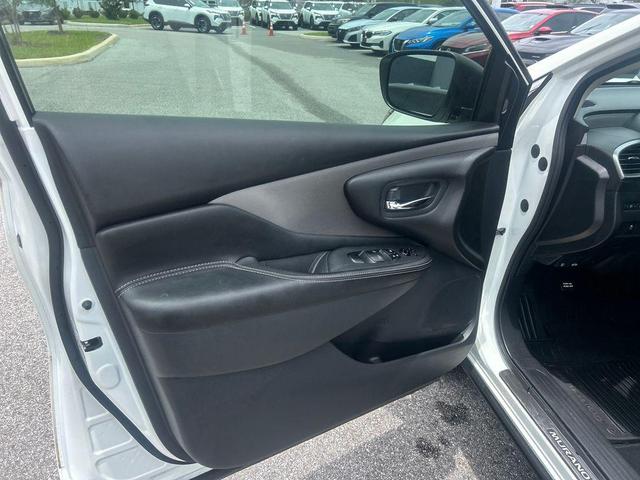 Photo of 2023 White Nissan Murano