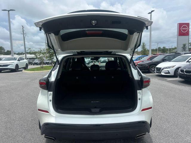 Photo of 2023 White Nissan Murano