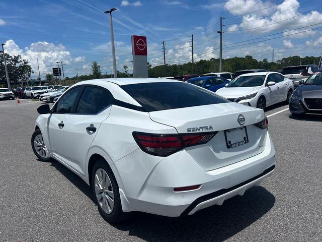 Photo of 2025 White Nissan Sentra