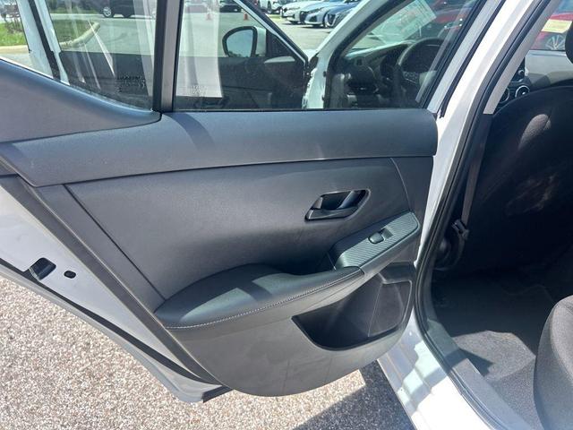 Photo of 2025 White Nissan Sentra