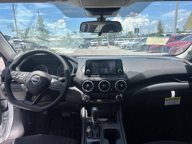 Photo of 2025 White Nissan Sentra