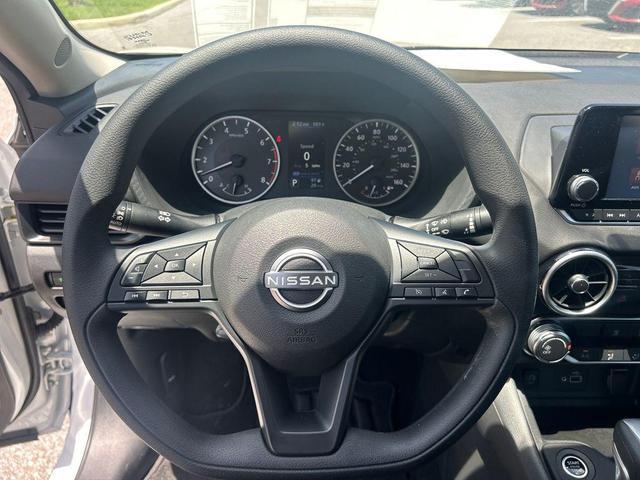 Photo of 2025 White Nissan Sentra