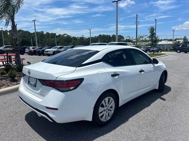 Photo of 2025 White Nissan Sentra