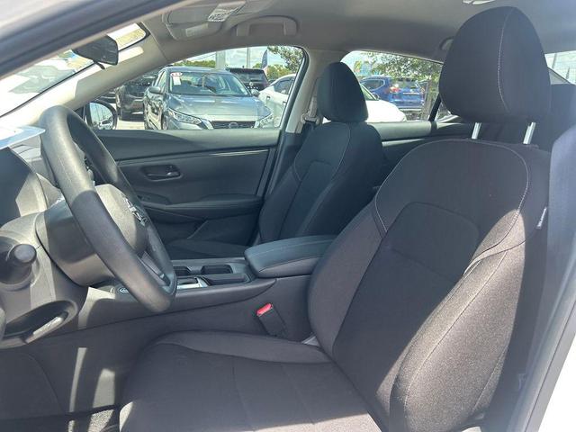 Photo of 2025 White Nissan Sentra