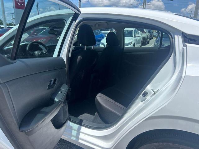Photo of 2025 White Nissan Sentra