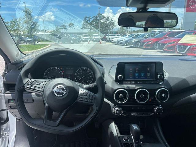Photo of 2025 White Nissan Sentra