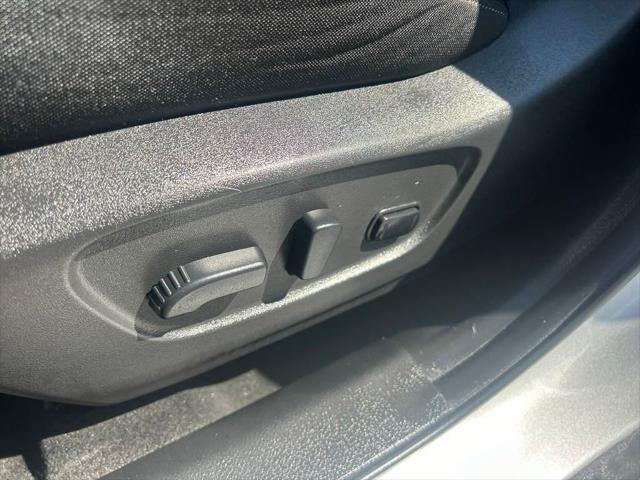 Photo of 2020 Silver Nissan Rogue