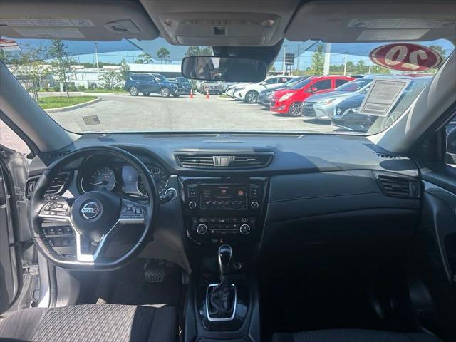 Photo of 2020 Silver Nissan Rogue