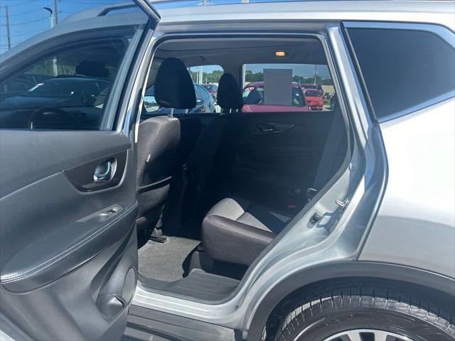 Photo of 2020 Silver Nissan Rogue