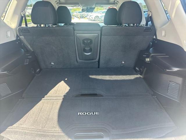 Photo of 2020 Silver Nissan Rogue
