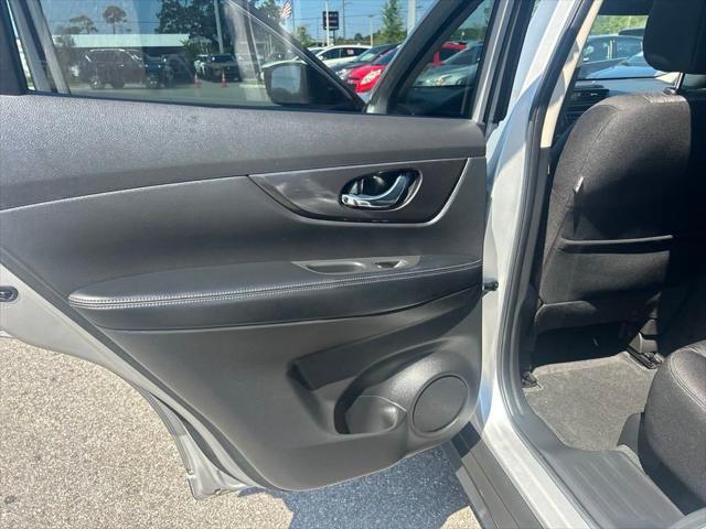 Photo of 2020 Silver Nissan Rogue