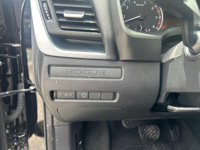 Photo of 2023 Black Nissan Rogue