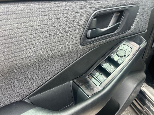 Photo of 2023 Black Nissan Rogue
