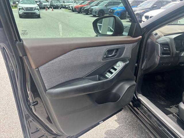 Photo of 2023 Black Nissan Rogue